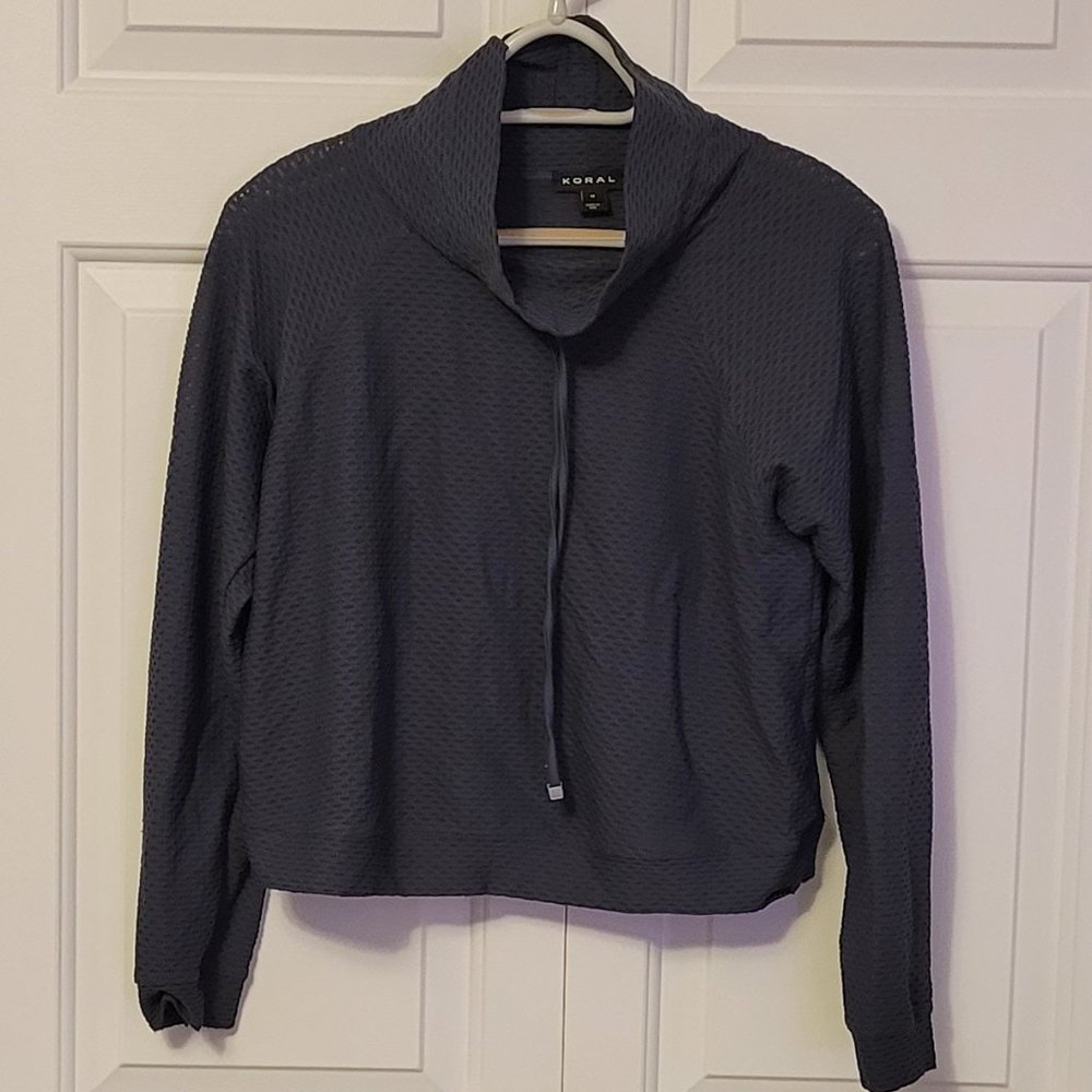 EUC Amazing Cut Out look Activewear Top